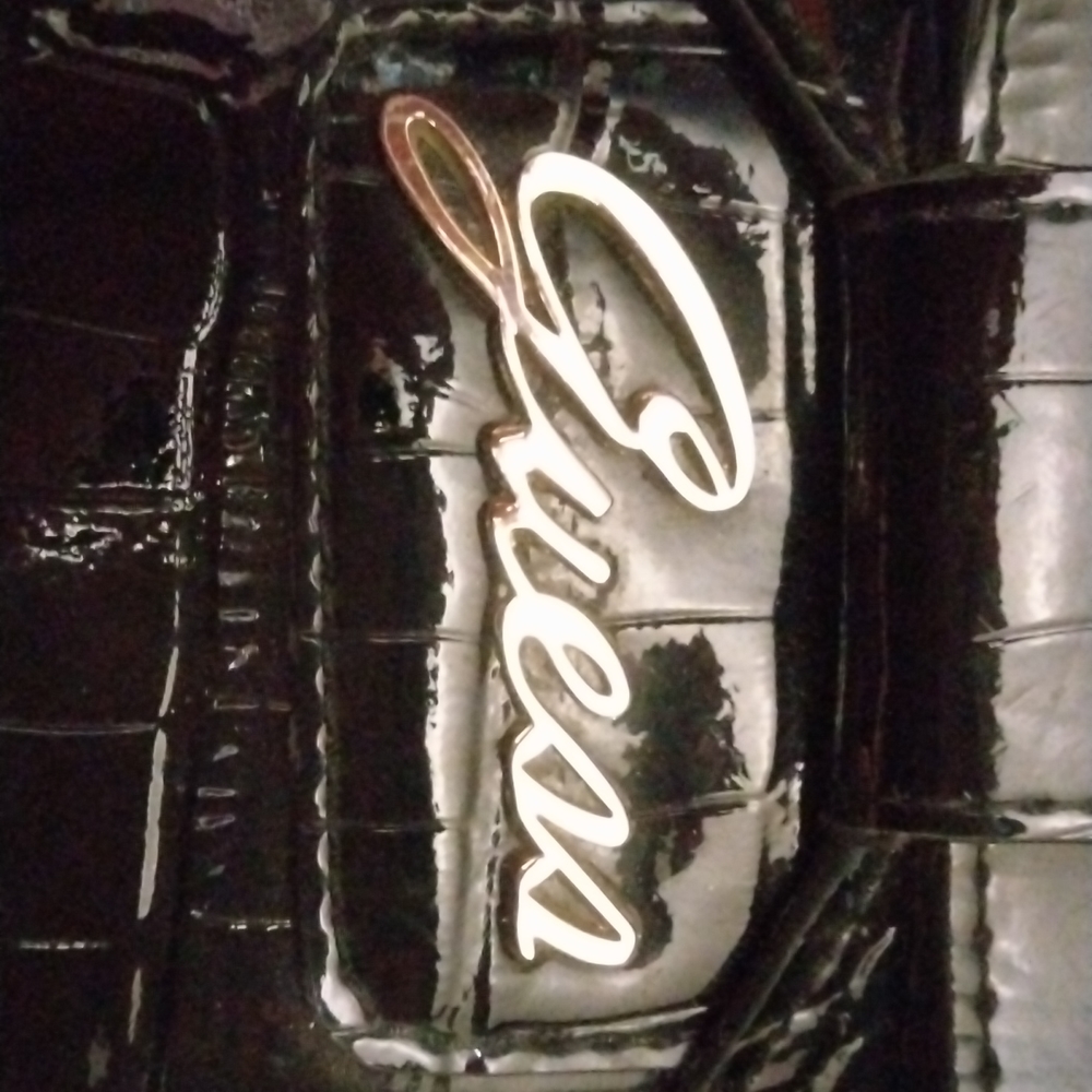 Guess wristlet - Picture 2 of 11
